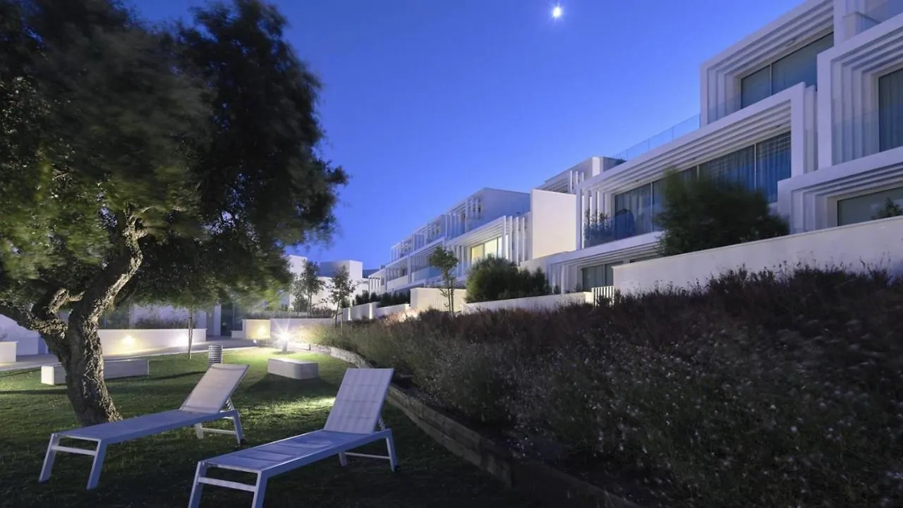 Villa La Perla: Seaside Retreat with Golf Access Sotogrande