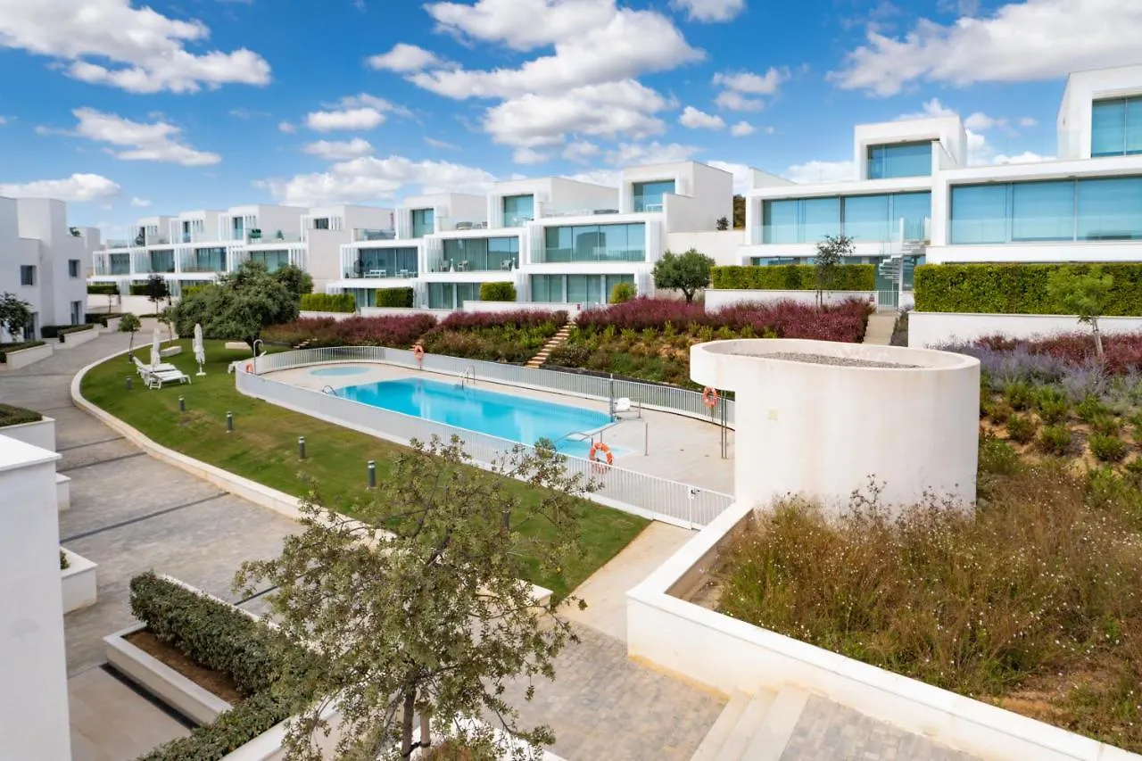 Villa La Perla: Seaside Retreat with Golf Access Sotogrande