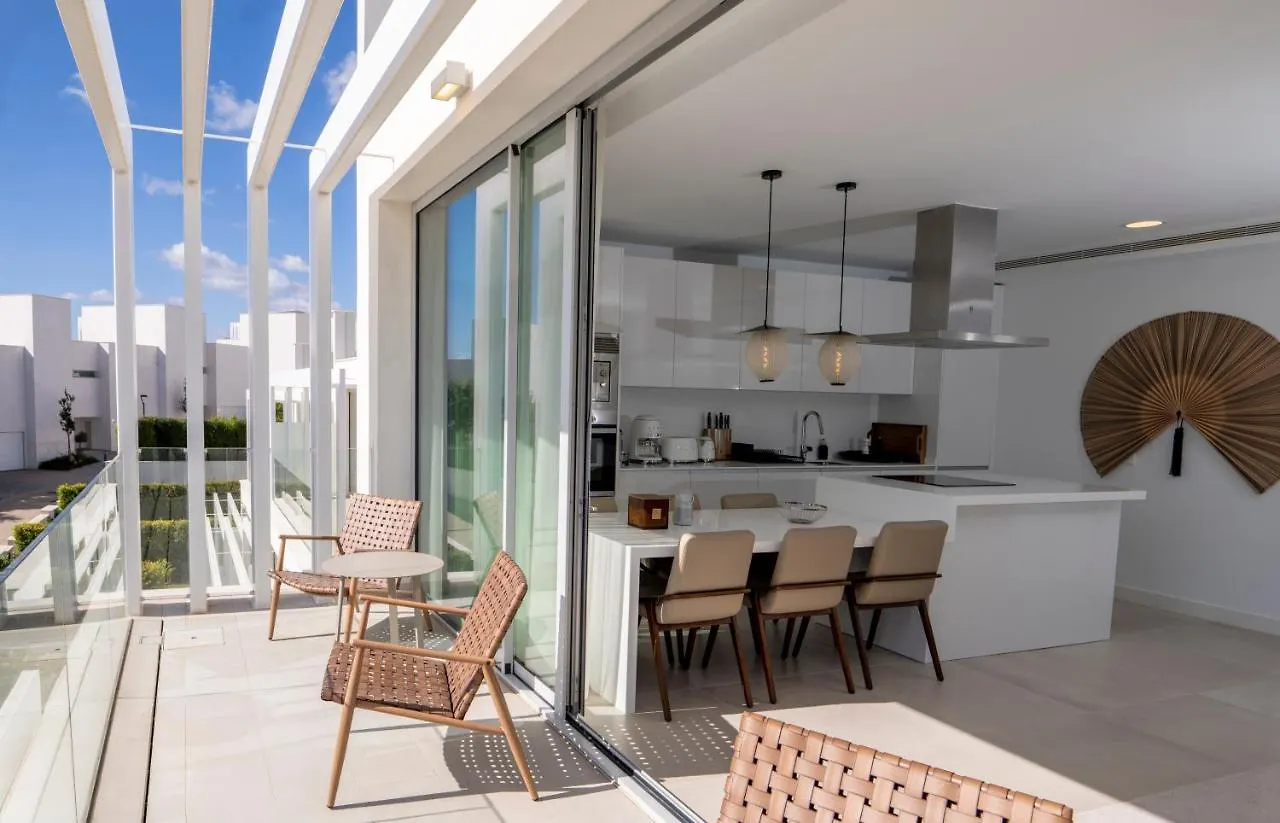 Villa La Perla: Seaside Retreat with Golf Access Sotogrande