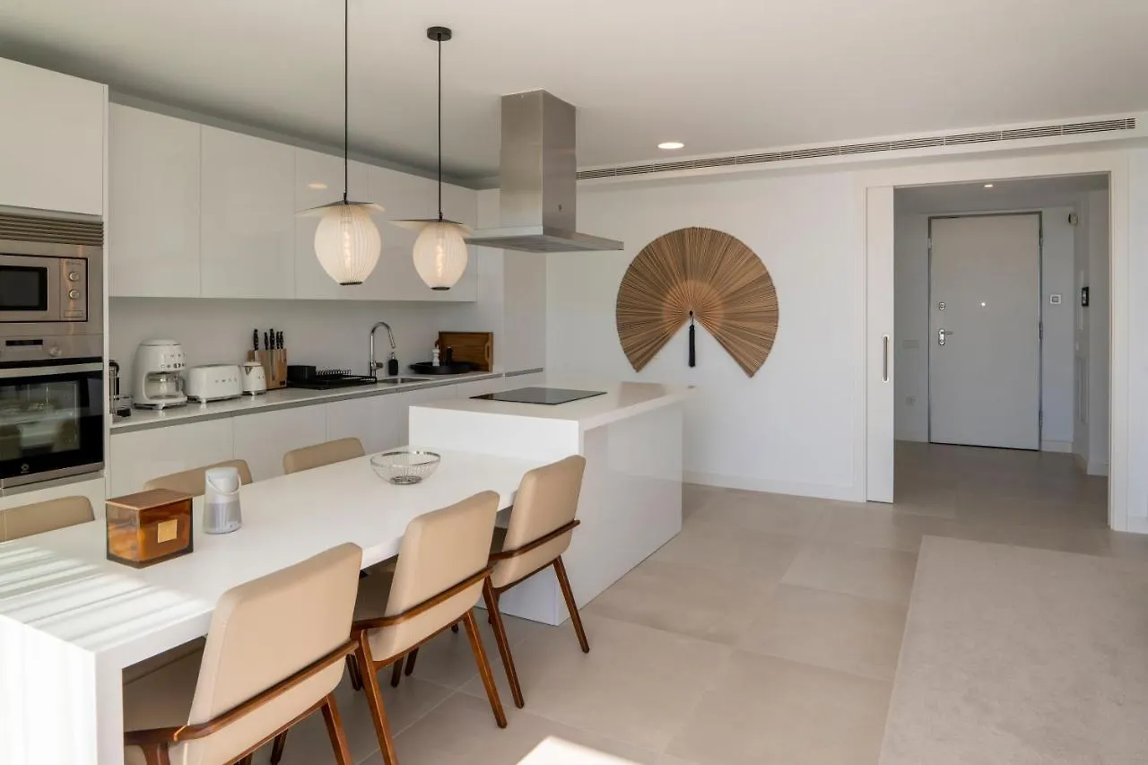 Villa La Perla: Seaside Retreat with Golf Access Sotogrande