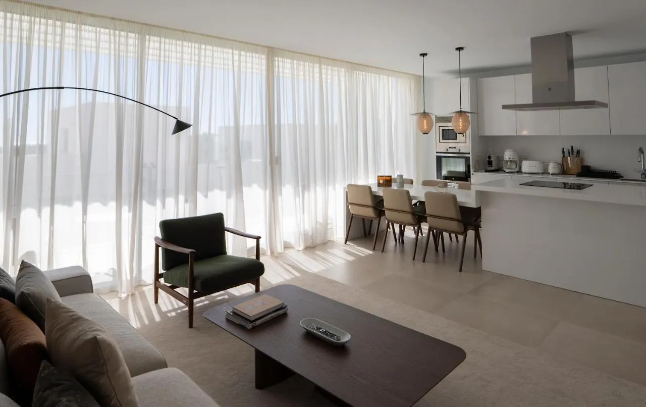 Villa La Perla: Seaside Retreat with Golf Access Sotogrande