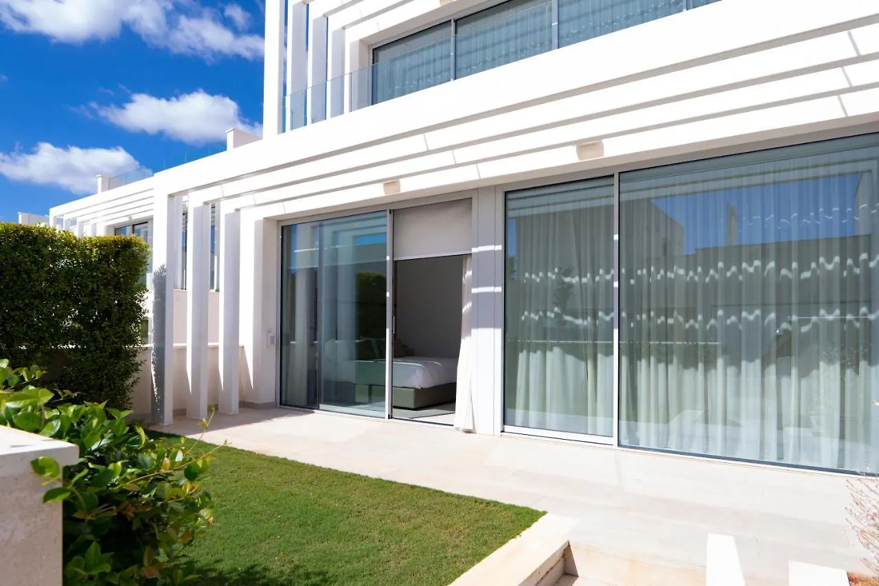 Villa La Perla: Seaside Retreat with Golf Access Sotogrande