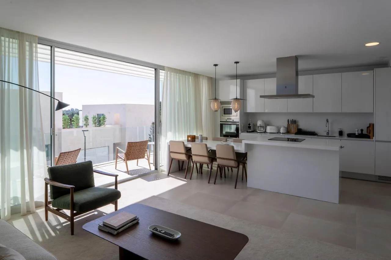 Villa La Perla: Seaside Retreat with Golf Access Sotogrande