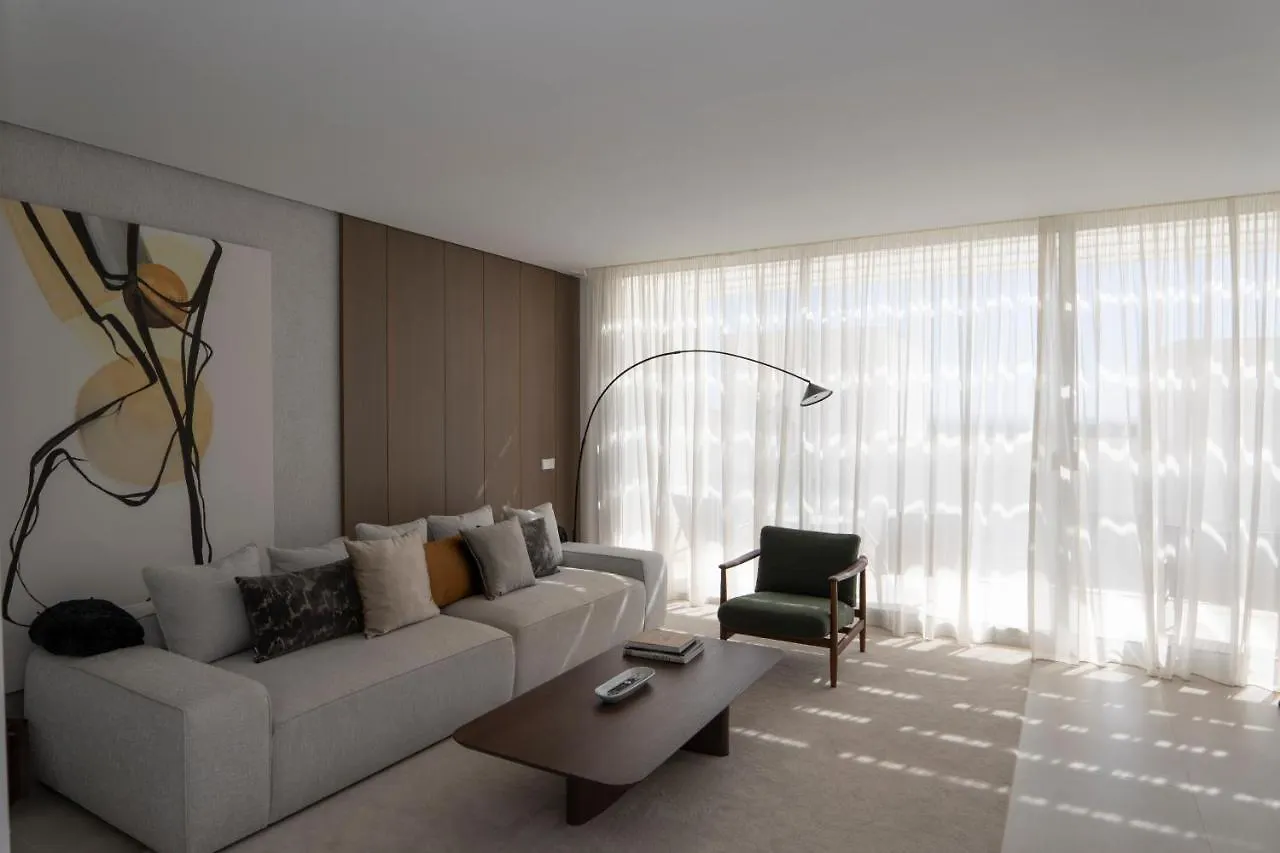 Villa La Perla: Seaside Retreat with Golf Access Sotogrande