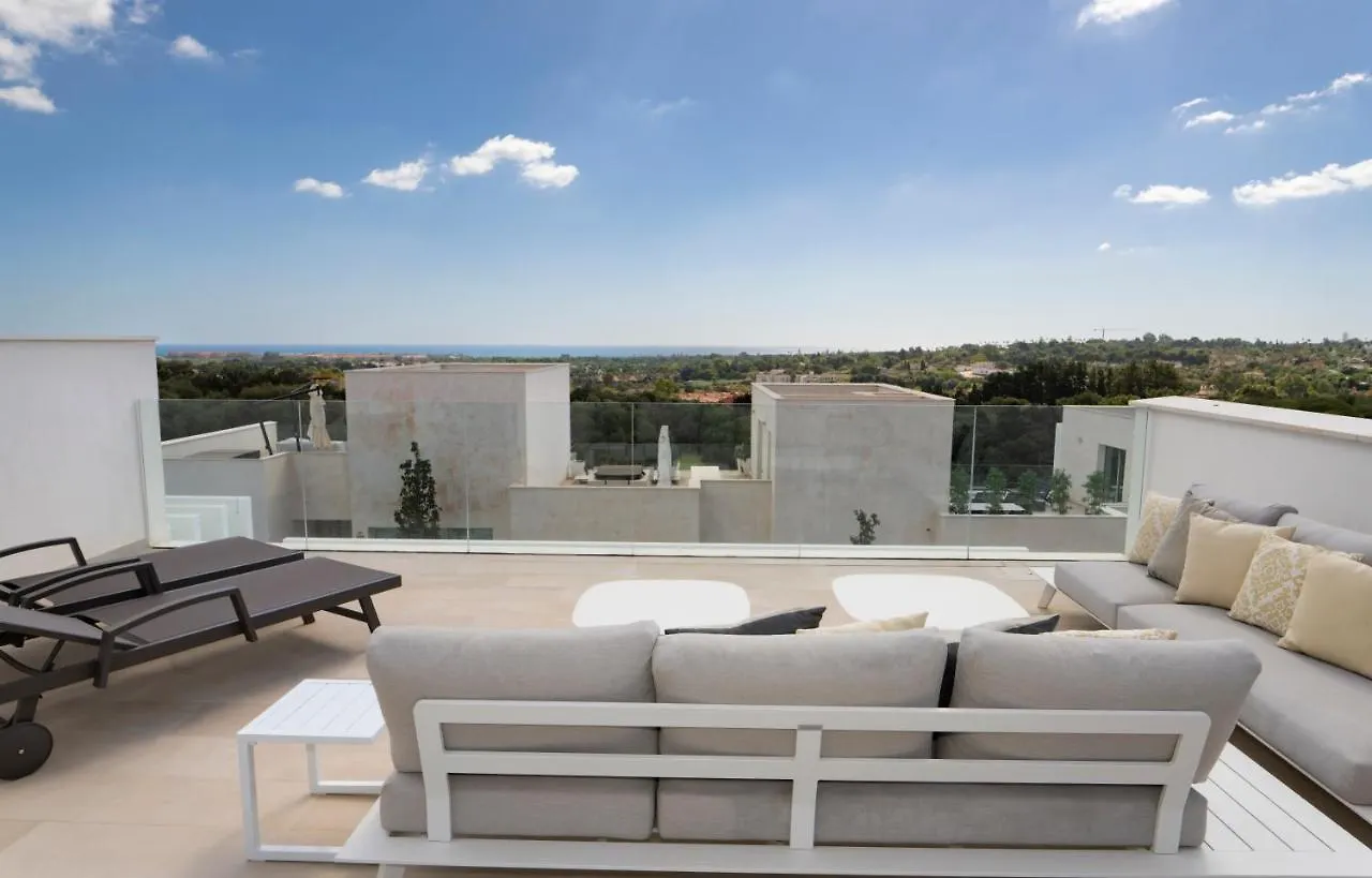 Villa La Perla: Seaside Retreat with Golf Access Sotogrande