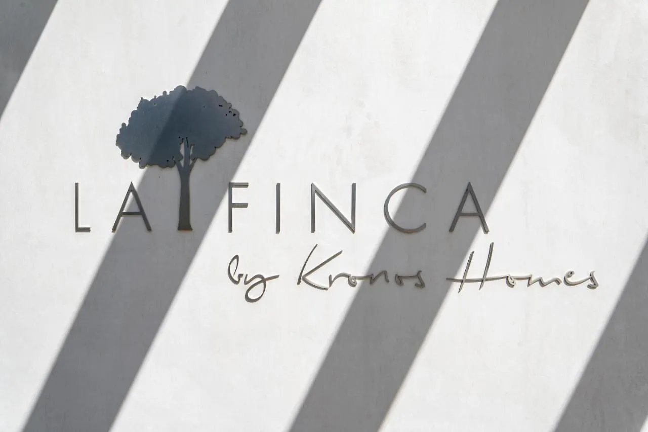 Villa La Perla: Seaside Retreat with Golf Access Sotogrande 0*,  Spain