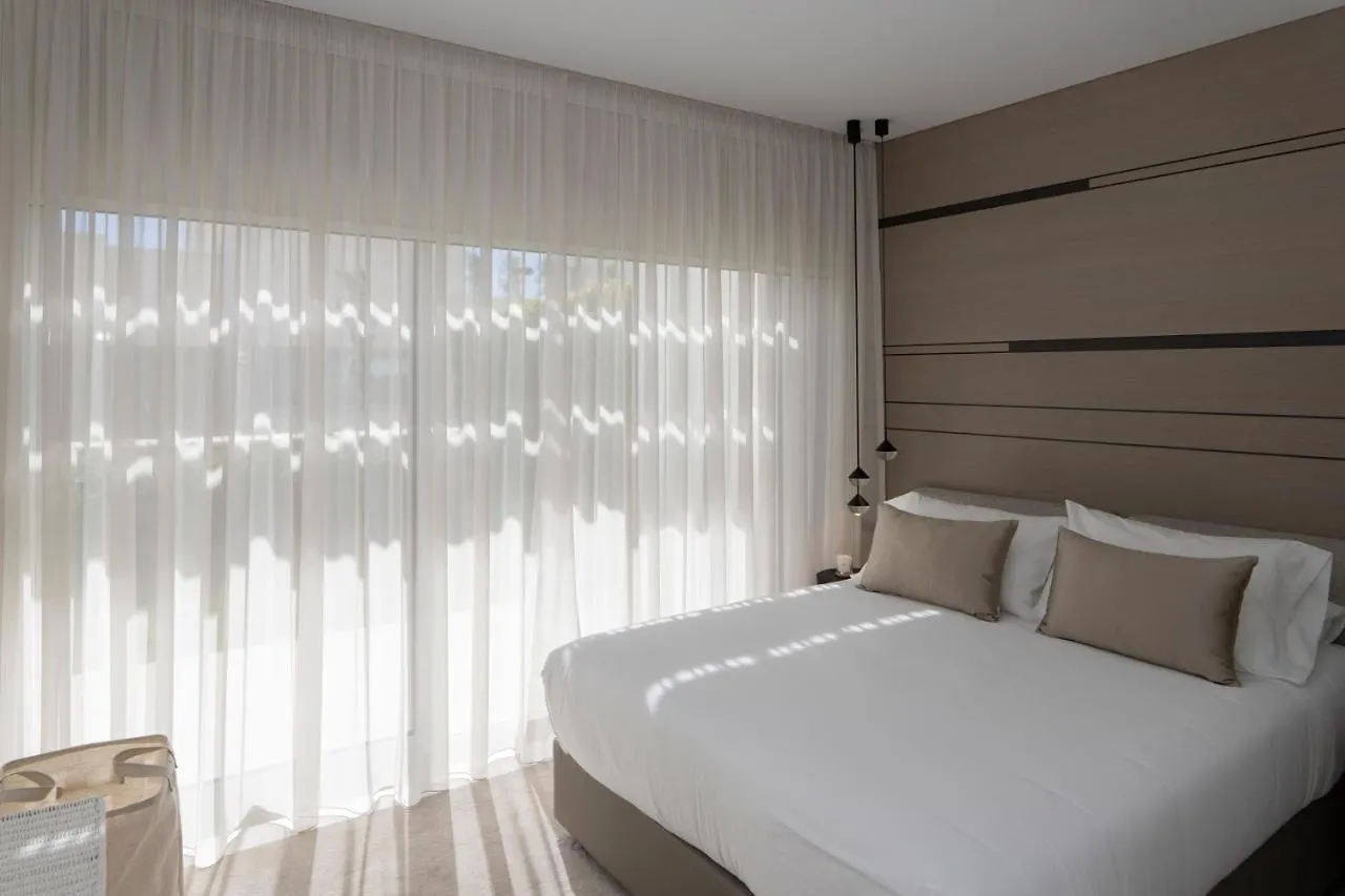 Villa La Perla: Seaside Retreat with Golf Access Sotogrande