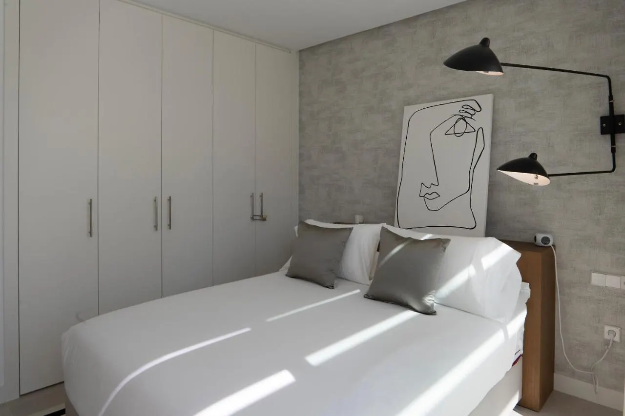 Villa La Perla: Seaside Retreat with Golf Access Sotogrande