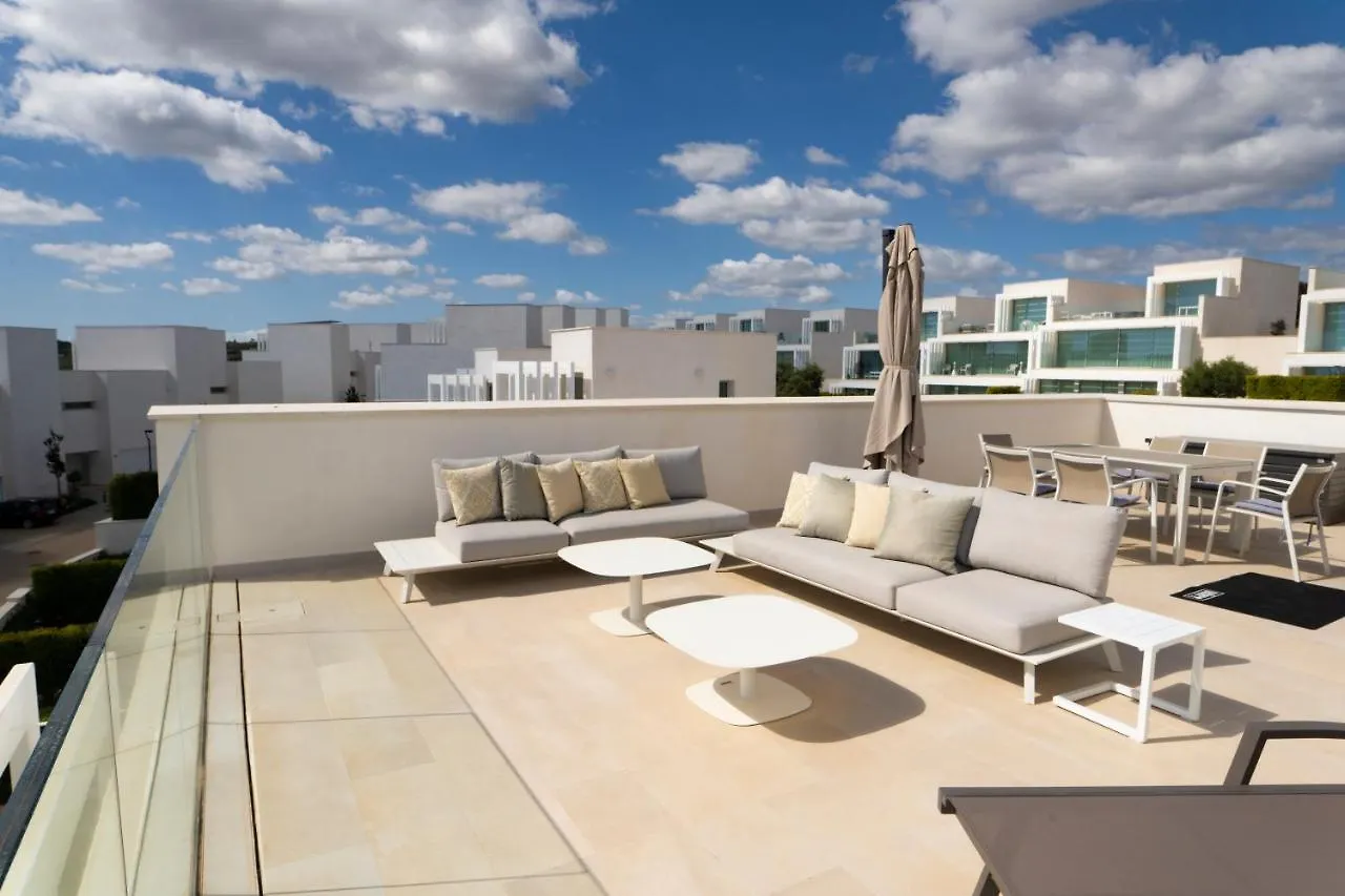 Villa La Perla: Seaside Retreat with Golf Access Sotogrande