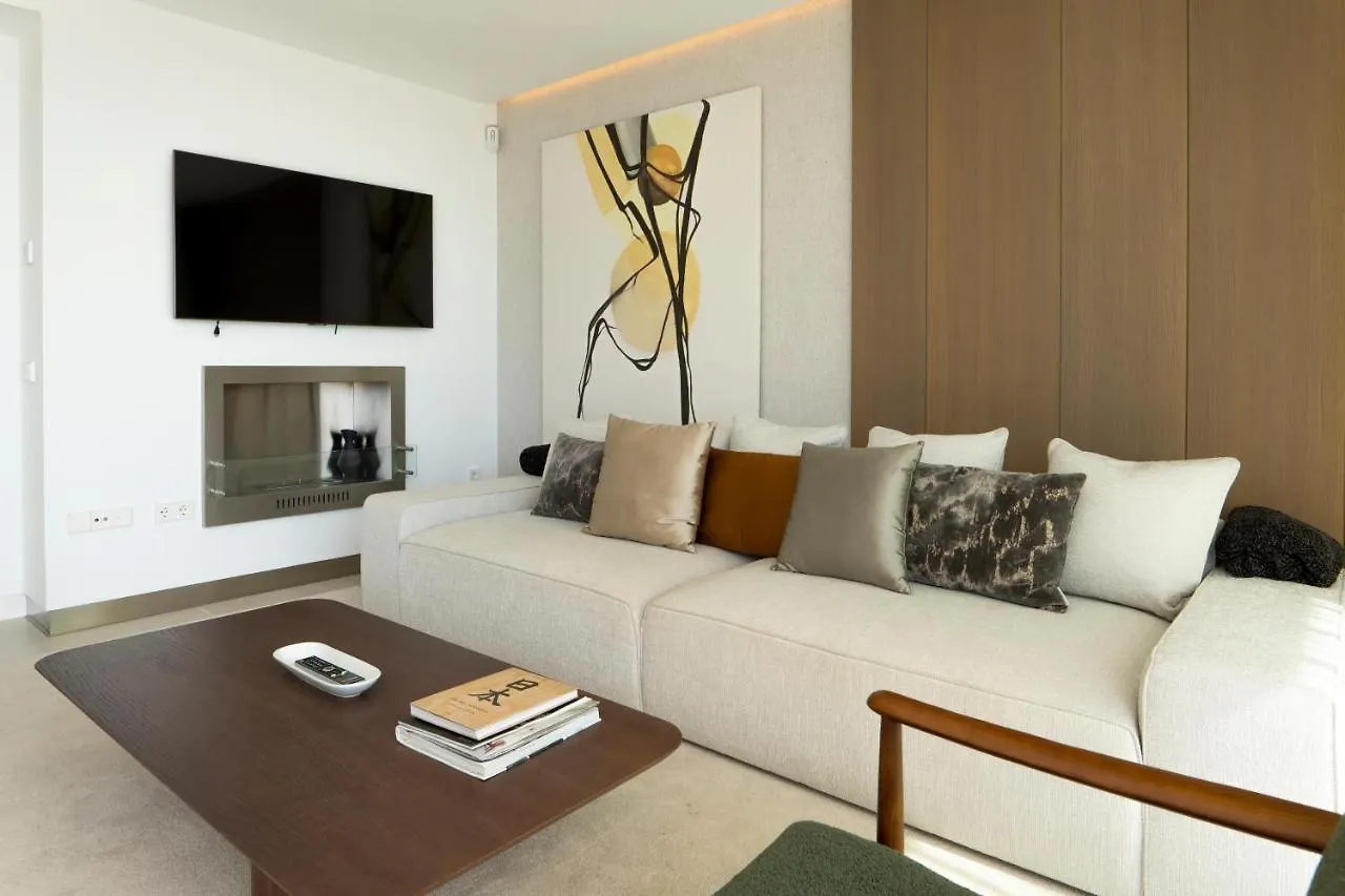 Villa La Perla: Seaside Retreat with Golf Access Sotogrande